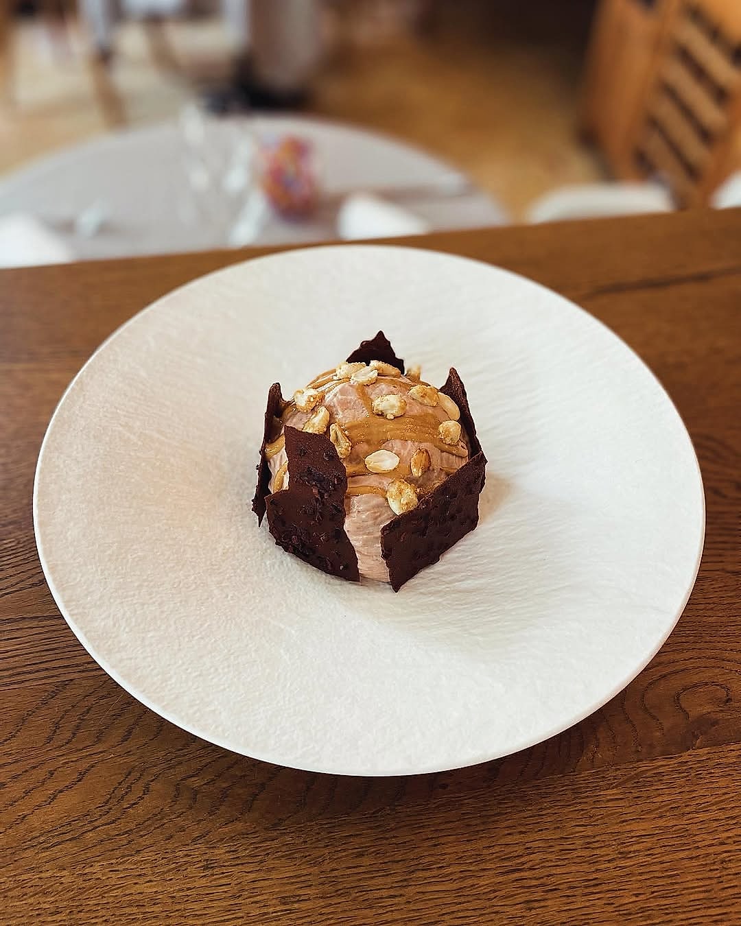 Dessert au chocolat, cacahuètes et grué de cacao
