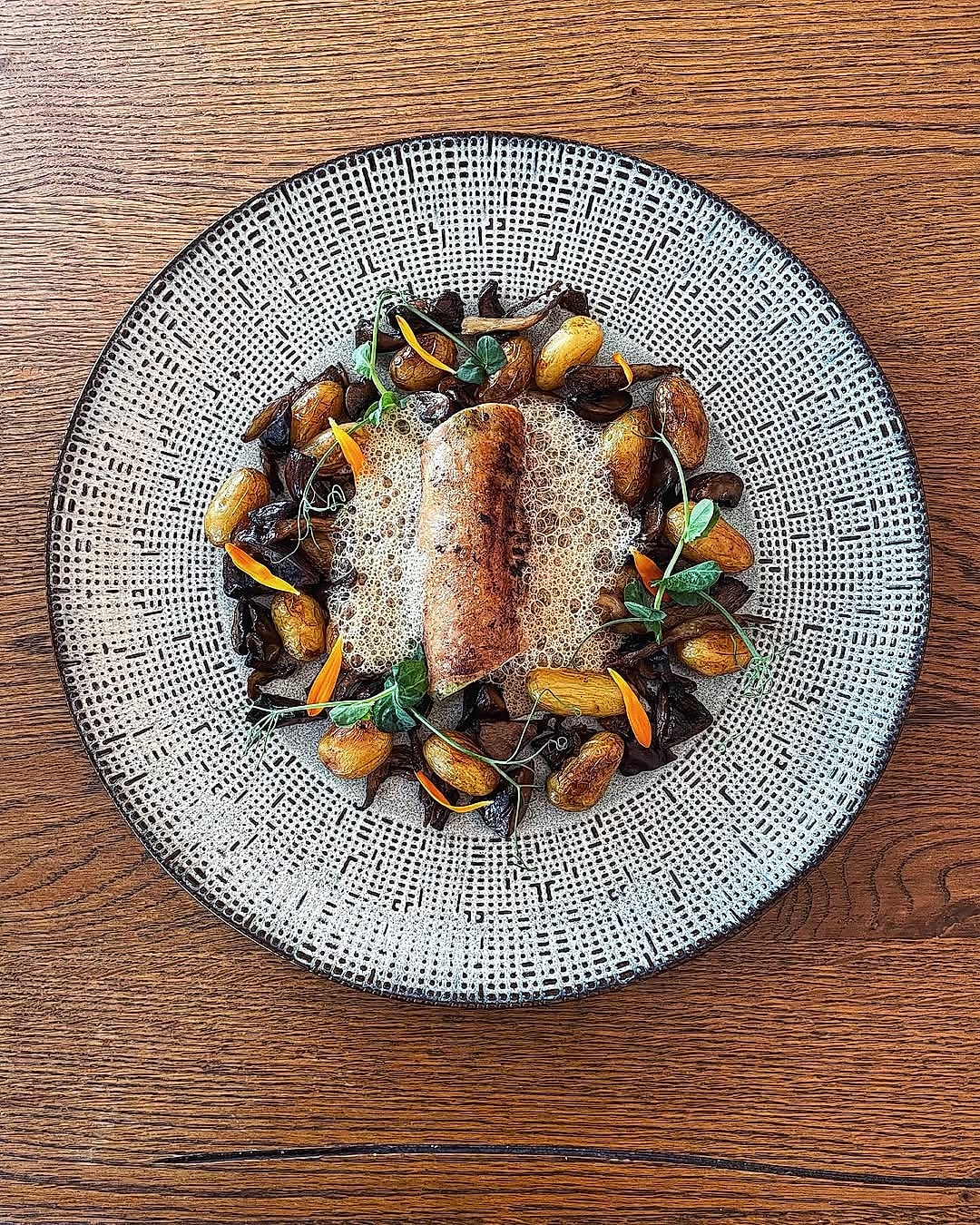 Râble de lapin en persillade et champignons